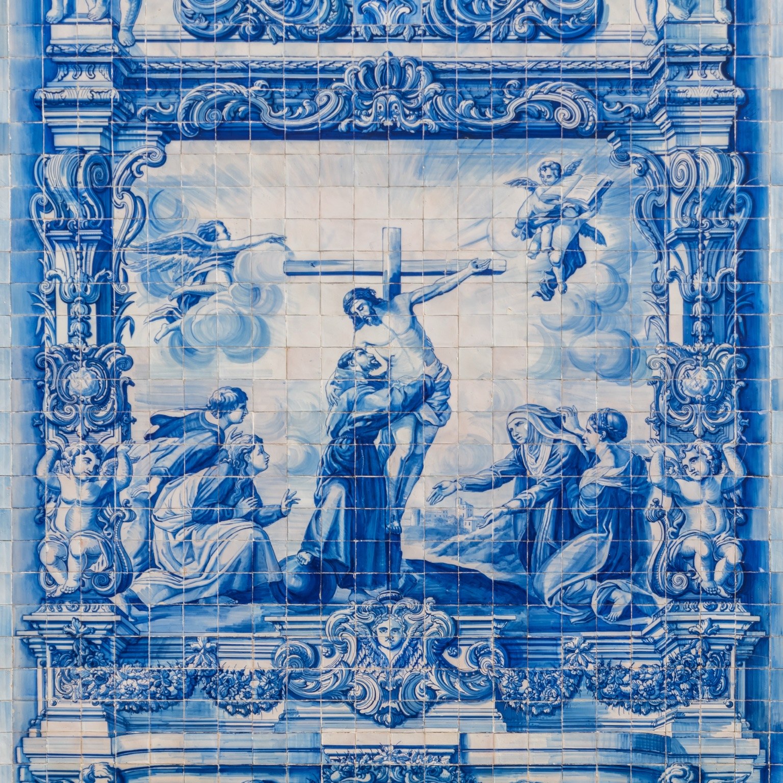 Detalhe dos azulejos azuis da Capela das Almas no Porto