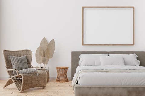 Apartamento de alojamento local preparado para check-in no Porto, com cama organizada, toalhas posicionadas e ambiente limpo e pronto para receber hóspedes.
