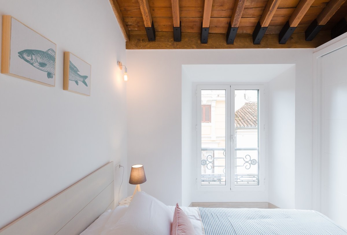 Quarto preparado para check-in em alojamento local no Porto