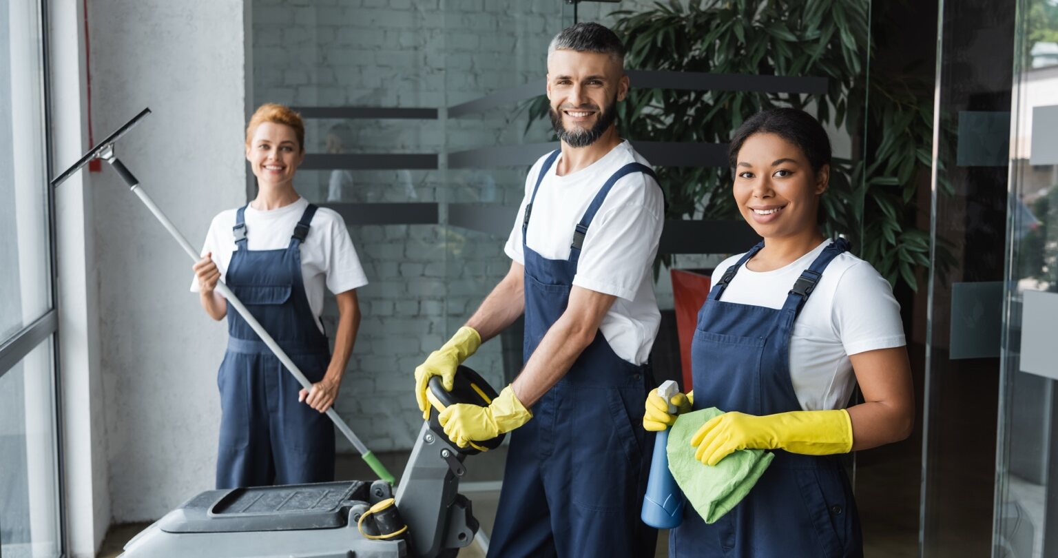 Equipa de limpeza profissional — protocolos e controlo de qualidade